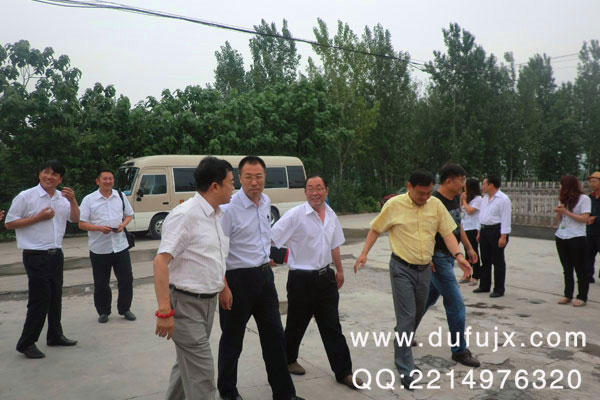遼寧商會經(jīng)貿(mào)團(tuán)做客杜甫機(jī)械